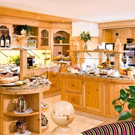 Boutique Hotel Diana มาดอนนาดีกัมปิโญ ภายนอก รูปภาพ