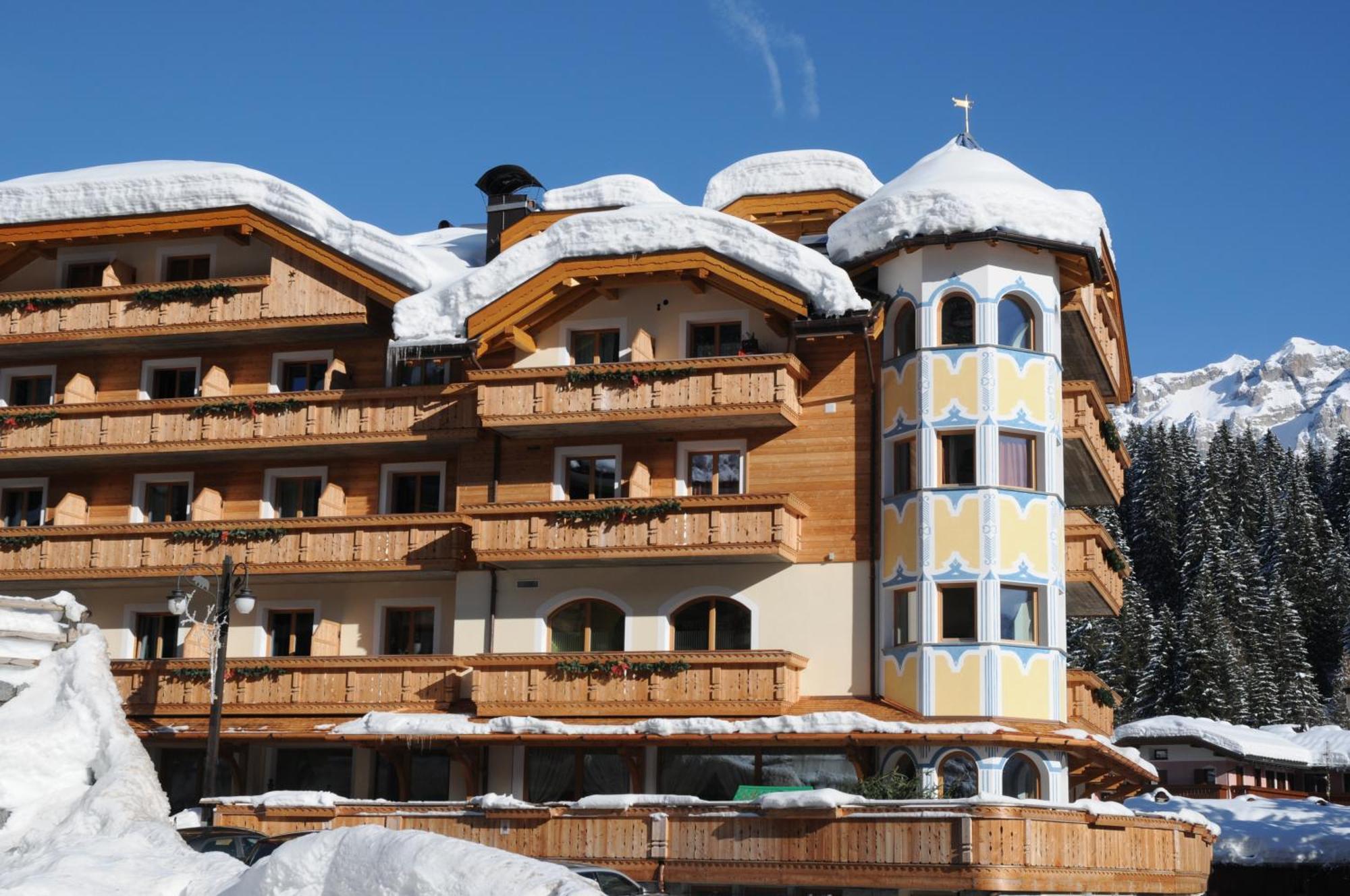 Boutique Hotel Diana มาดอนนาดีกัมปิโญ ภายนอก รูปภาพ