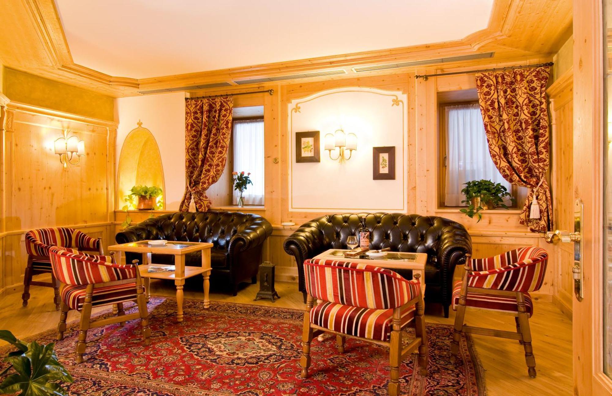 Boutique Hotel Diana มาดอนนาดีกัมปิโญ ภายนอก รูปภาพ