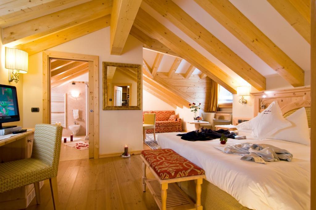 Boutique Hotel Diana มาดอนนาดีกัมปิโญ ภายนอก รูปภาพ