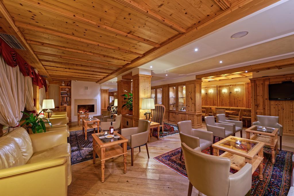 Boutique Hotel Diana มาดอนนาดีกัมปิโญ ภายนอก รูปภาพ