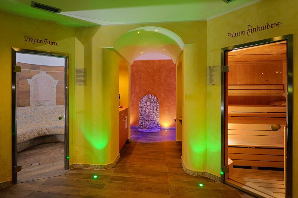 Boutique Hotel Diana มาดอนนาดีกัมปิโญ ภายนอก รูปภาพ