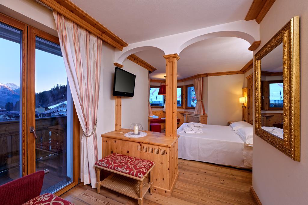 Boutique Hotel Diana มาดอนนาดีกัมปิโญ ภายนอก รูปภาพ