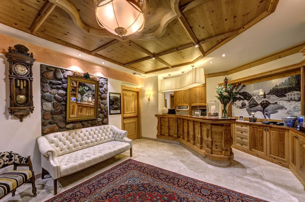 Boutique Hotel Diana มาดอนนาดีกัมปิโญ ภายนอก รูปภาพ