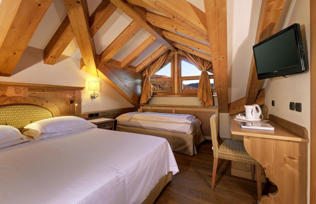 Boutique Hotel Diana มาดอนนาดีกัมปิโญ ภายนอก รูปภาพ