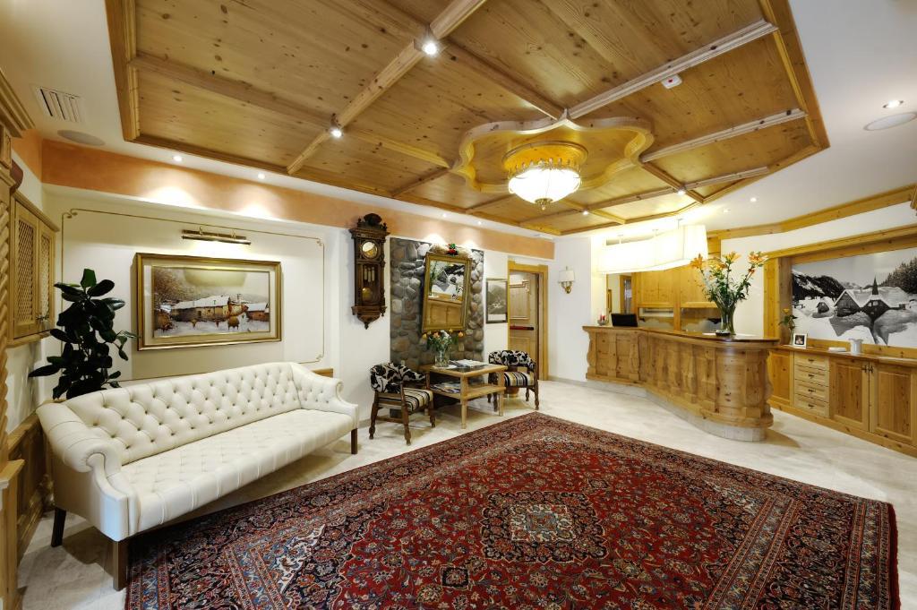 Boutique Hotel Diana มาดอนนาดีกัมปิโญ ภายนอก รูปภาพ