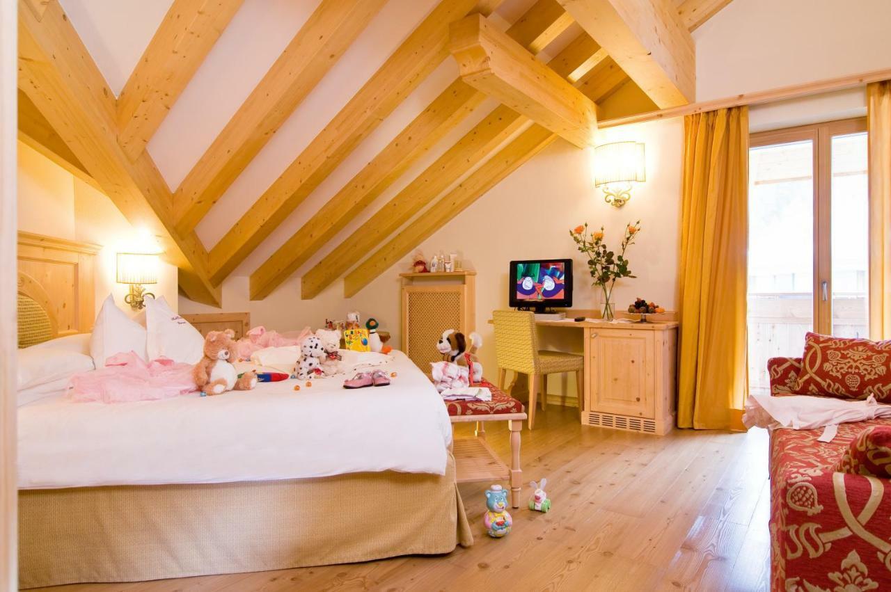 Boutique Hotel Diana มาดอนนาดีกัมปิโญ ภายนอก รูปภาพ