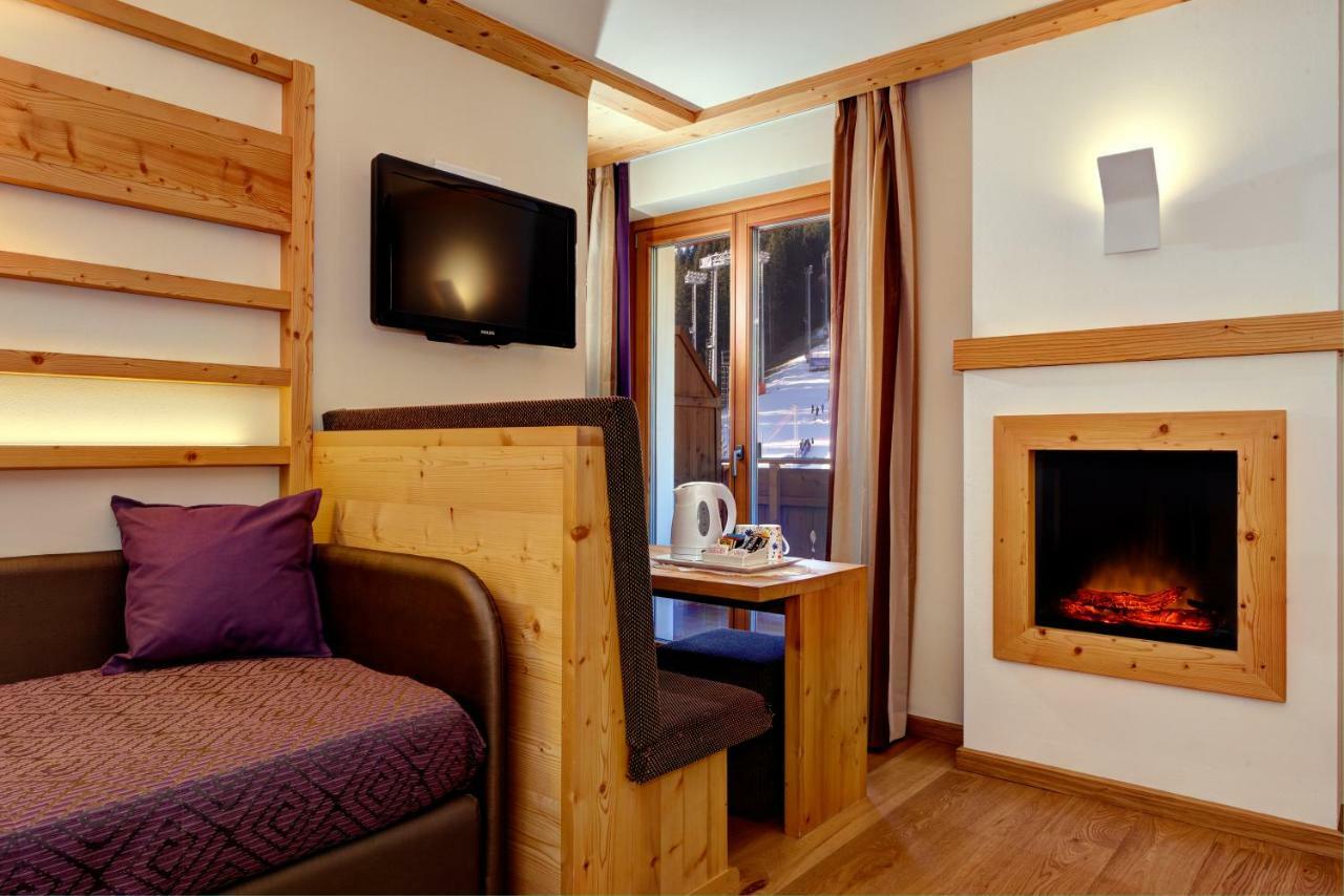 Boutique Hotel Diana มาดอนนาดีกัมปิโญ ภายนอก รูปภาพ