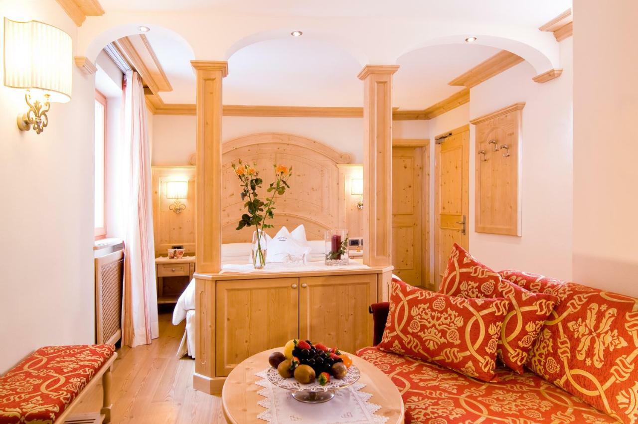 Boutique Hotel Diana มาดอนนาดีกัมปิโญ ภายนอก รูปภาพ