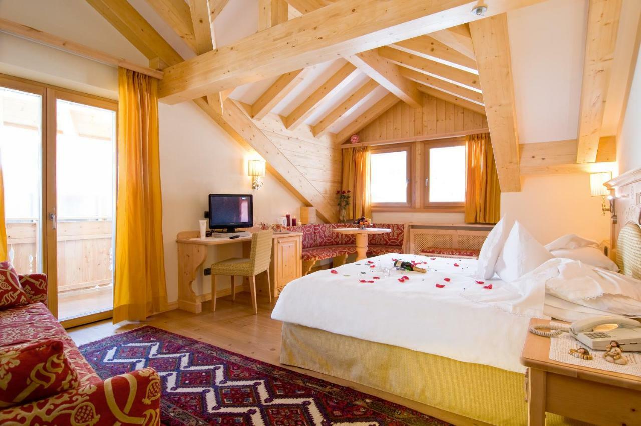 Boutique Hotel Diana มาดอนนาดีกัมปิโญ ภายนอก รูปภาพ