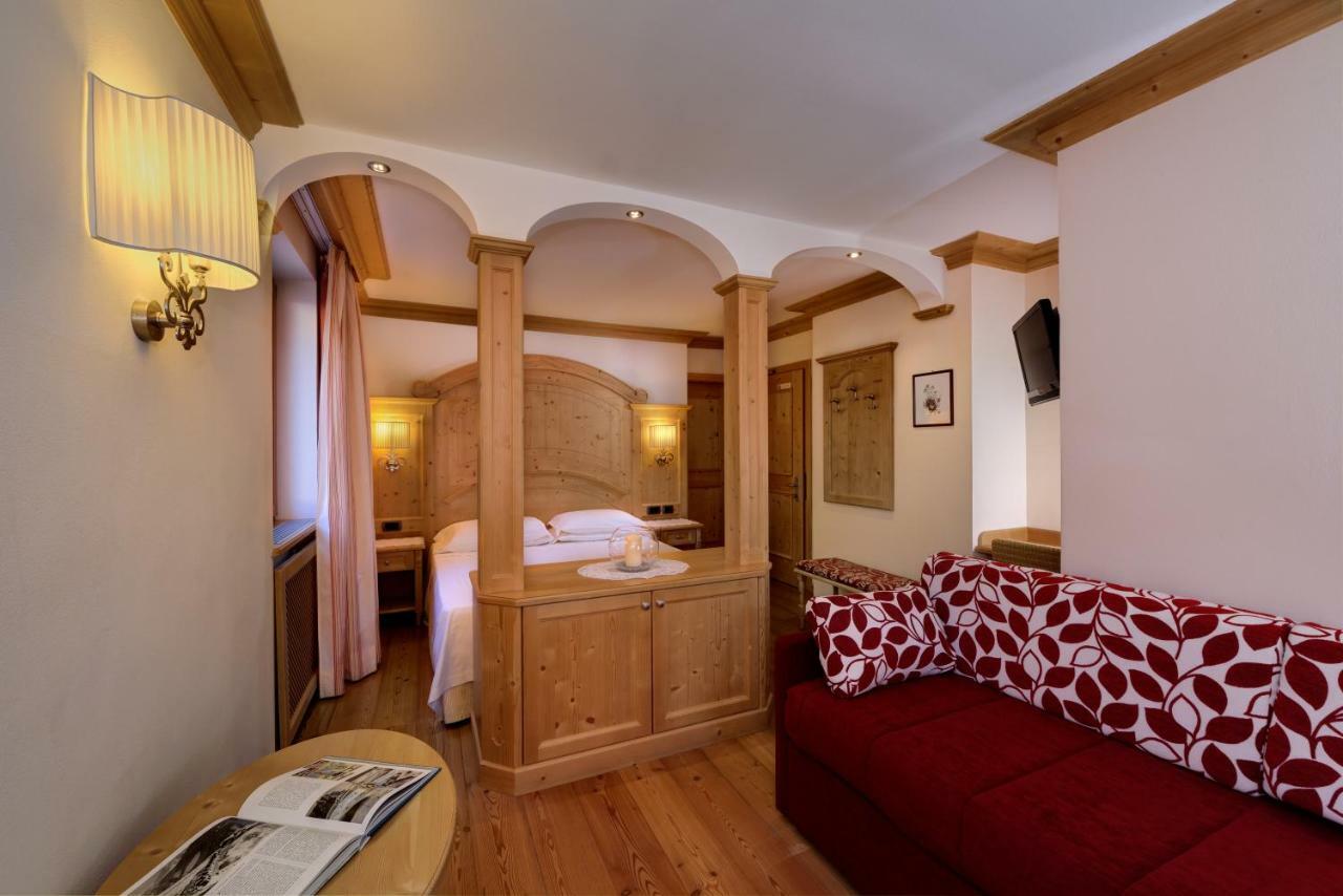 Boutique Hotel Diana มาดอนนาดีกัมปิโญ ภายนอก รูปภาพ