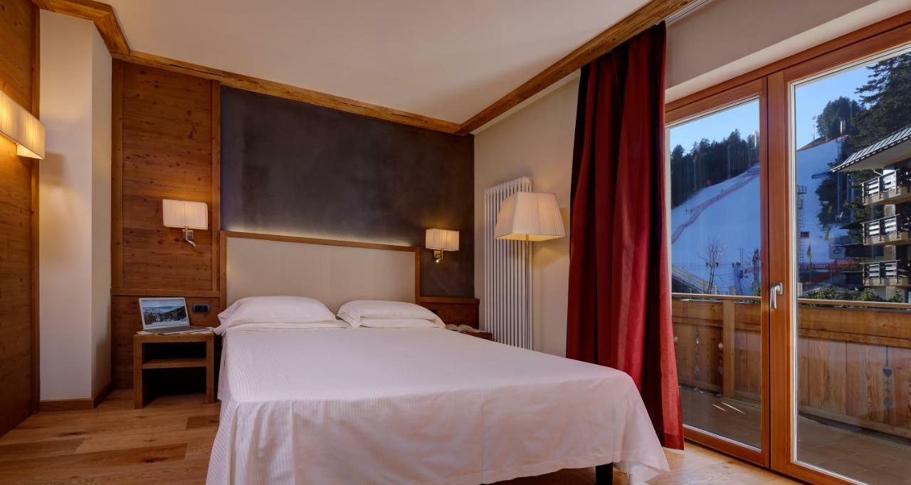 Boutique Hotel Diana มาดอนนาดีกัมปิโญ ภายนอก รูปภาพ