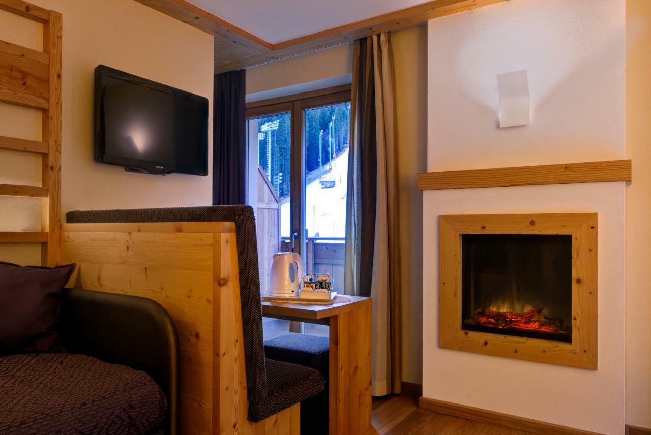 Boutique Hotel Diana มาดอนนาดีกัมปิโญ ภายนอก รูปภาพ