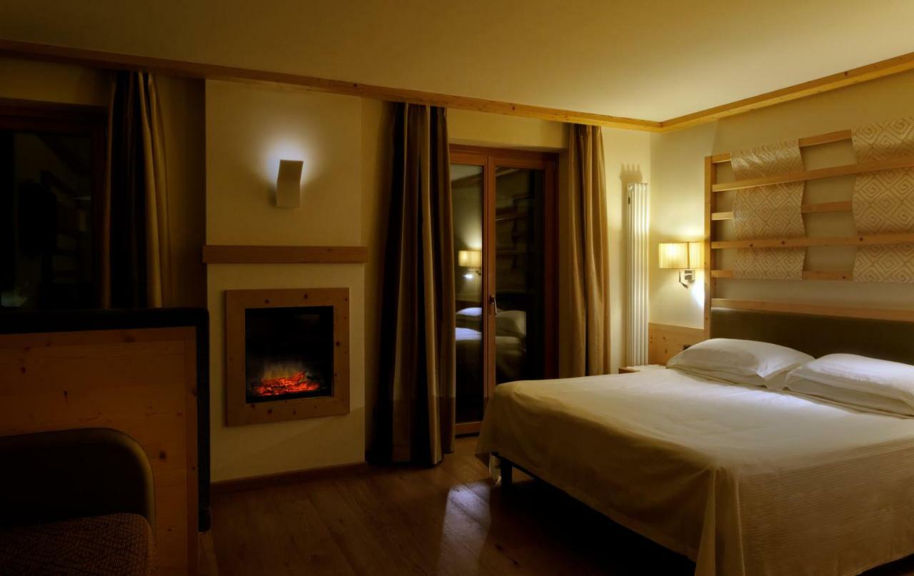 Boutique Hotel Diana มาดอนนาดีกัมปิโญ ภายนอก รูปภาพ