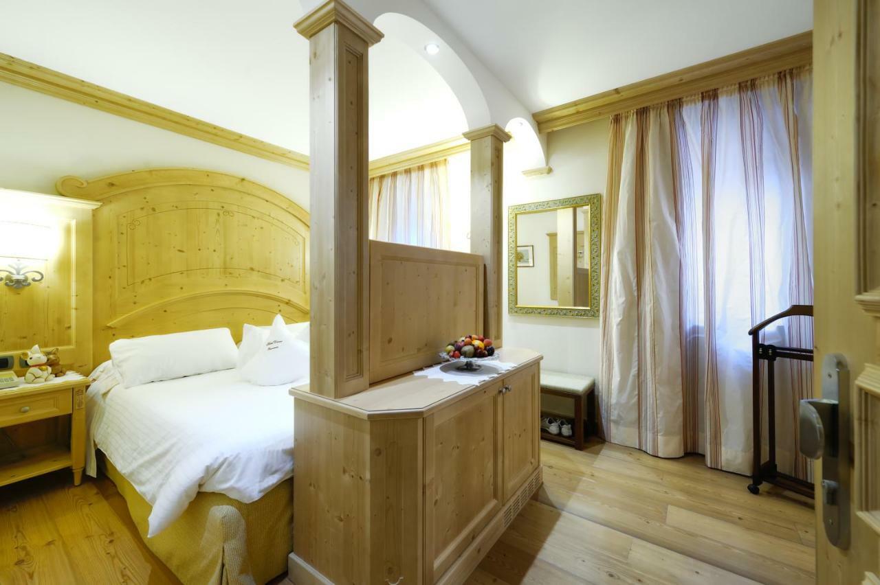 Boutique Hotel Diana มาดอนนาดีกัมปิโญ ภายนอก รูปภาพ