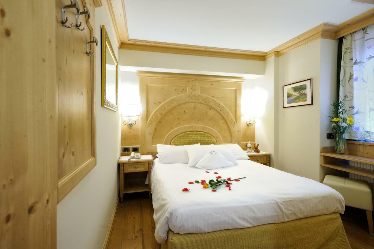 Boutique Hotel Diana มาดอนนาดีกัมปิโญ ภายนอก รูปภาพ