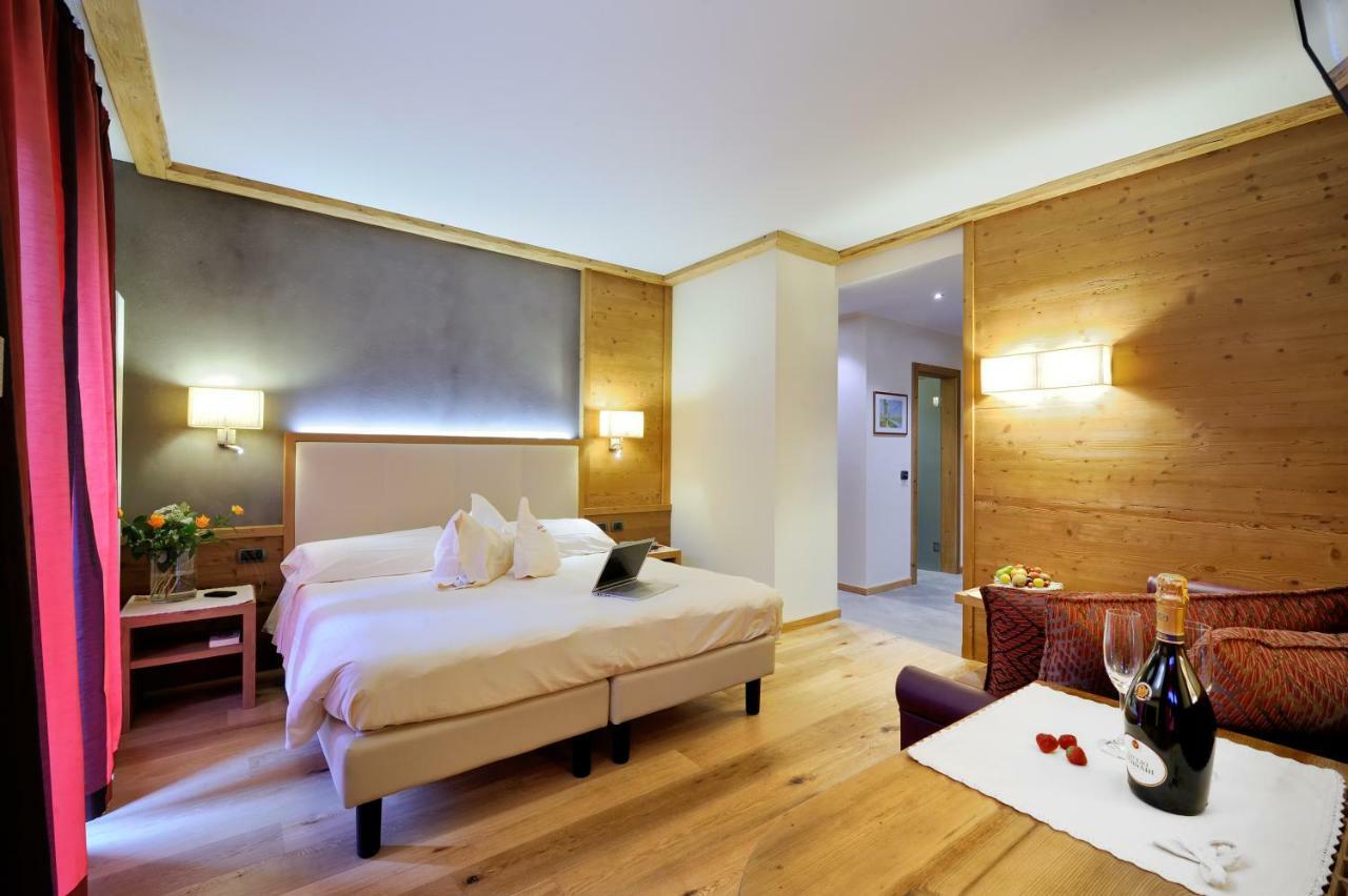 Boutique Hotel Diana มาดอนนาดีกัมปิโญ ภายนอก รูปภาพ