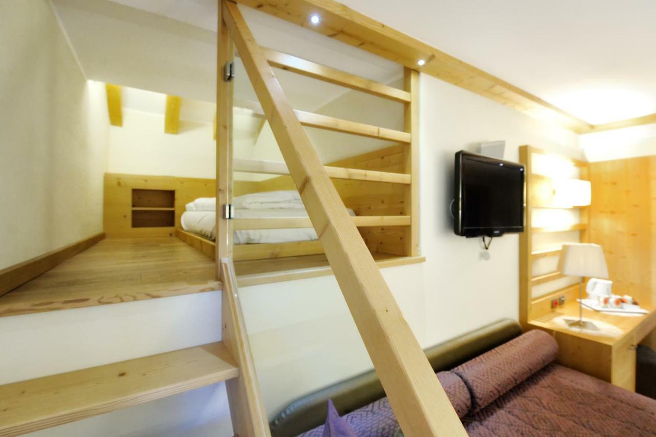 Boutique Hotel Diana มาดอนนาดีกัมปิโญ ภายนอก รูปภาพ