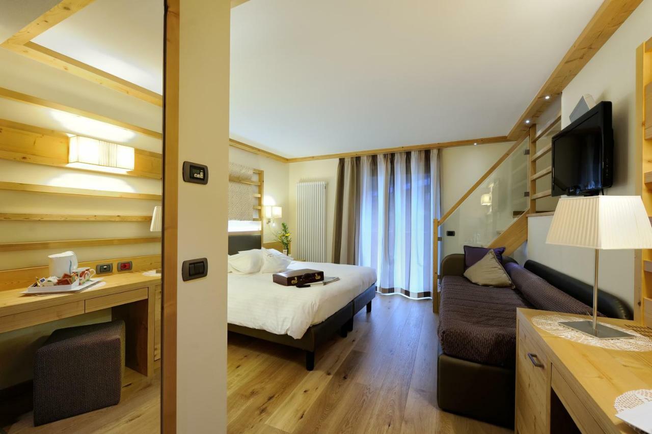 Boutique Hotel Diana มาดอนนาดีกัมปิโญ ภายนอก รูปภาพ