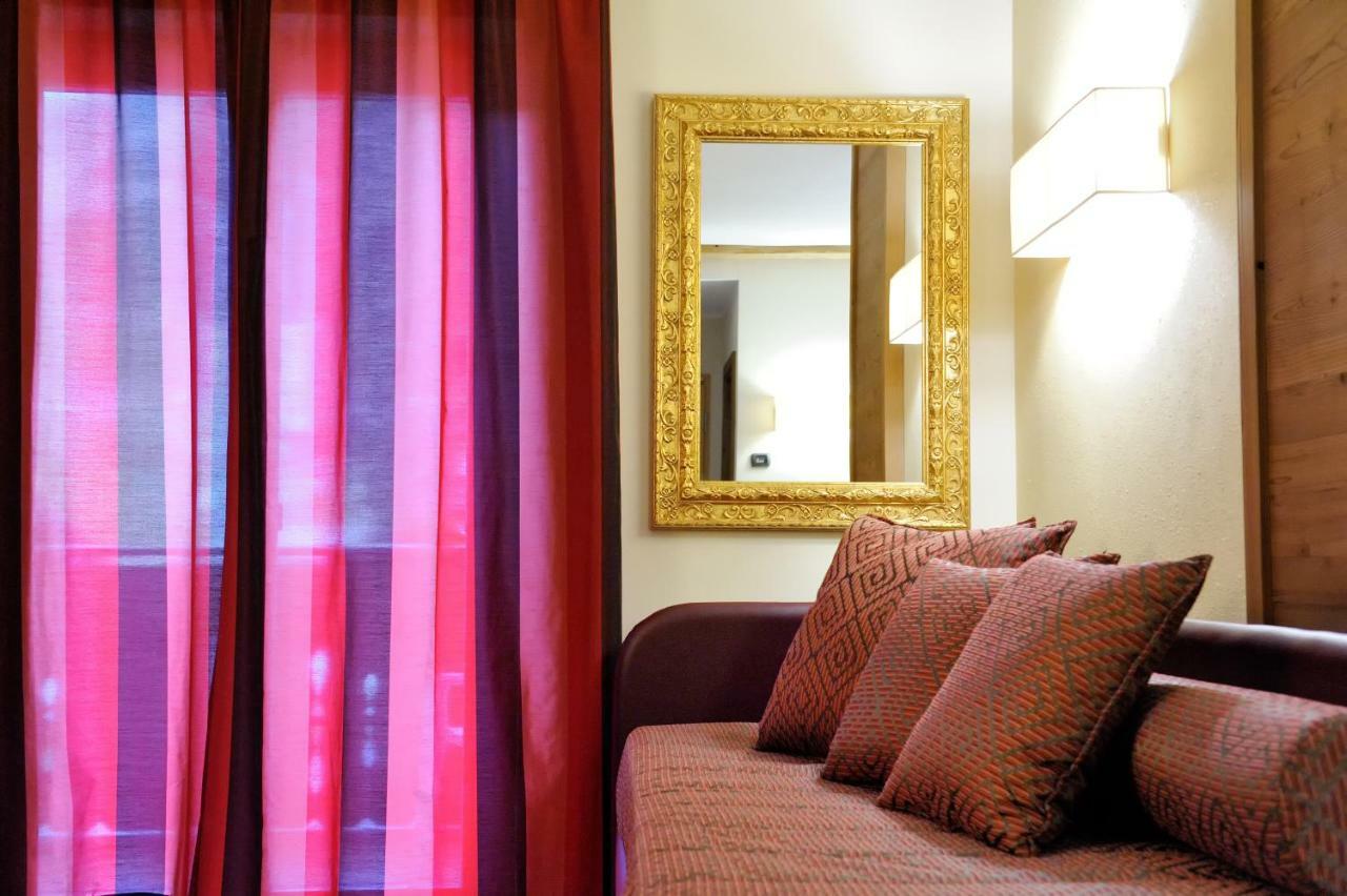 Boutique Hotel Diana มาดอนนาดีกัมปิโญ ภายนอก รูปภาพ