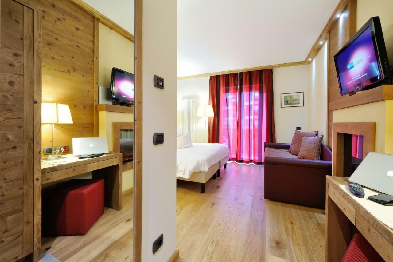 Boutique Hotel Diana มาดอนนาดีกัมปิโญ ภายนอก รูปภาพ