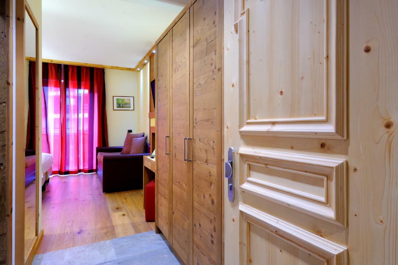 Boutique Hotel Diana มาดอนนาดีกัมปิโญ ภายนอก รูปภาพ
