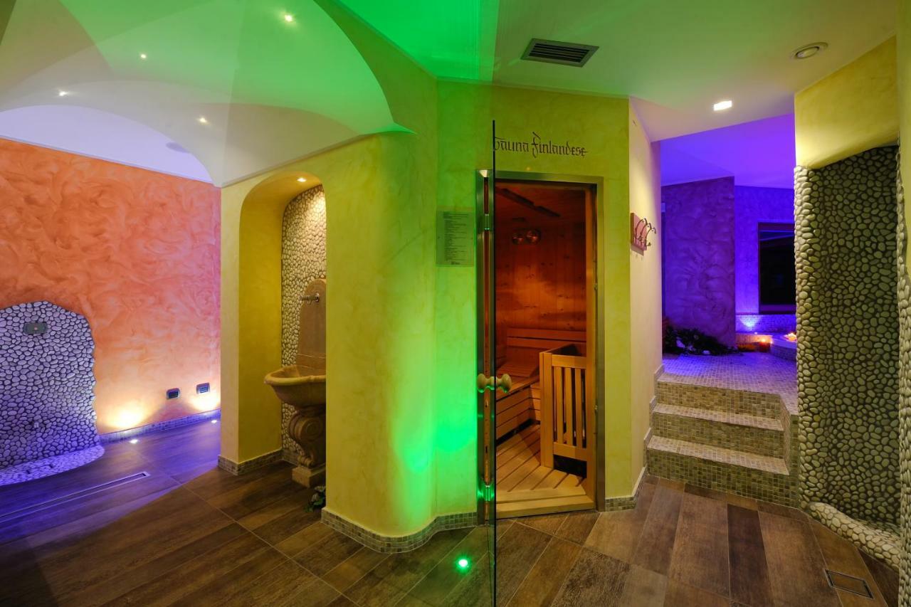 Boutique Hotel Diana มาดอนนาดีกัมปิโญ ภายนอก รูปภาพ