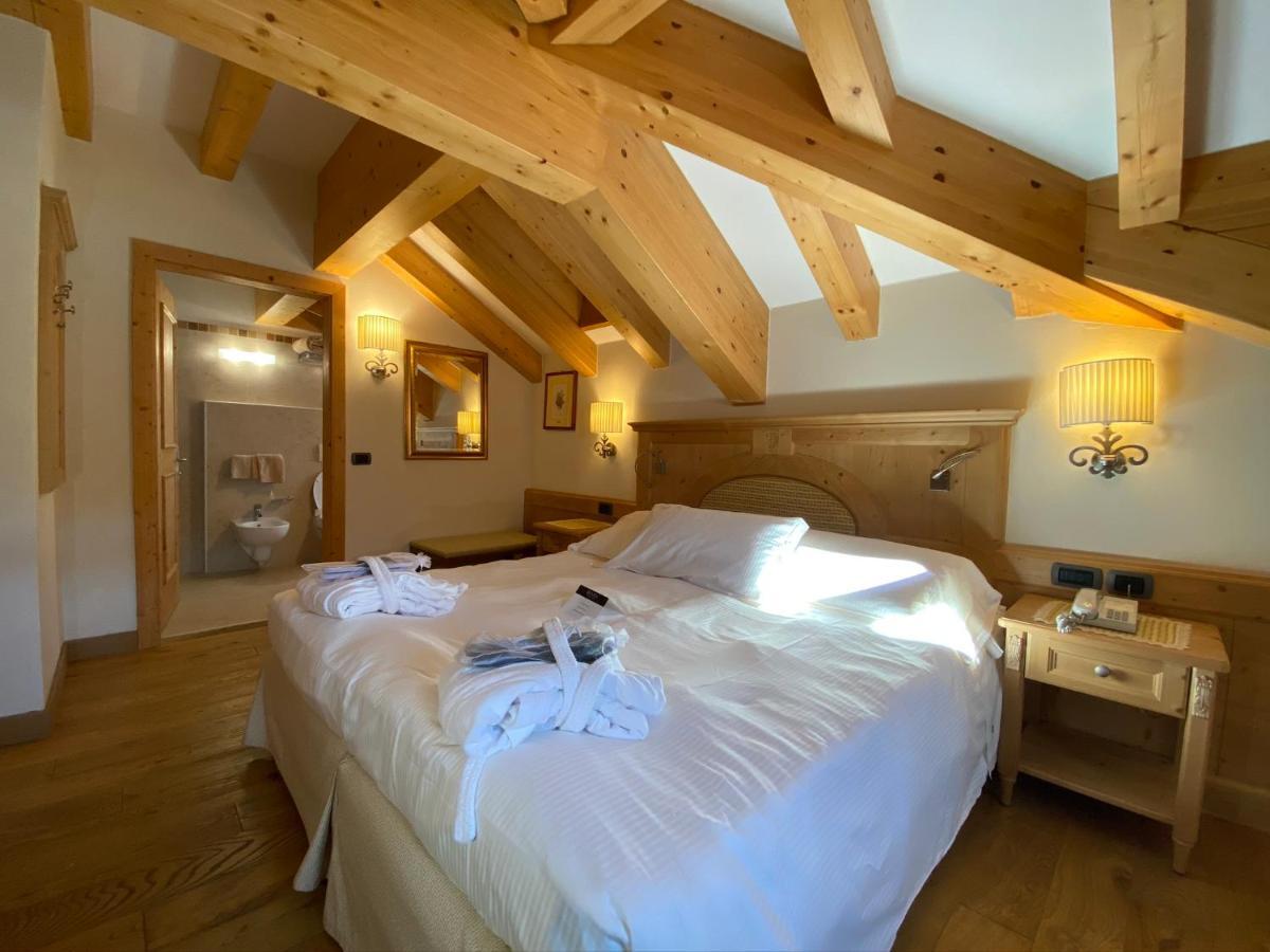 Boutique Hotel Diana มาดอนนาดีกัมปิโญ ภายนอก รูปภาพ