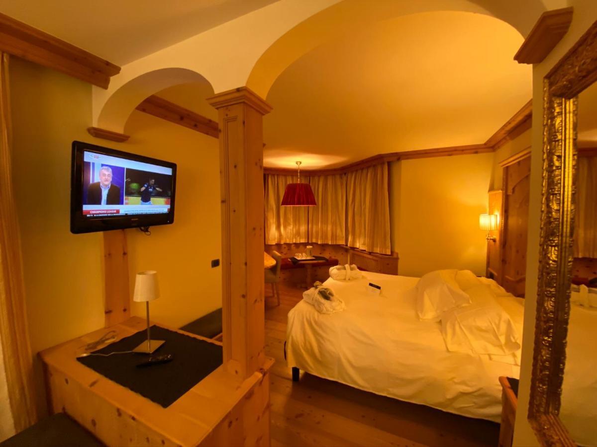 Boutique Hotel Diana มาดอนนาดีกัมปิโญ ภายนอก รูปภาพ