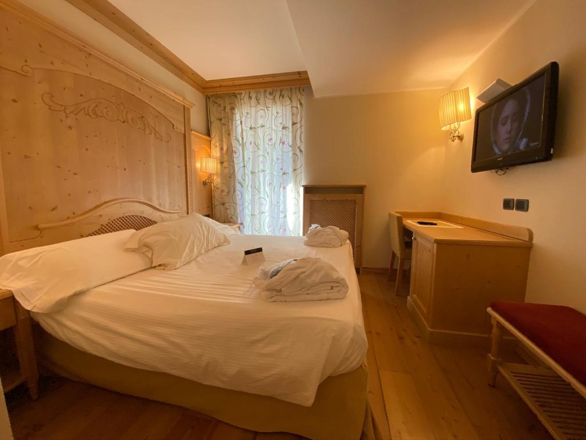 Boutique Hotel Diana มาดอนนาดีกัมปิโญ ภายนอก รูปภาพ