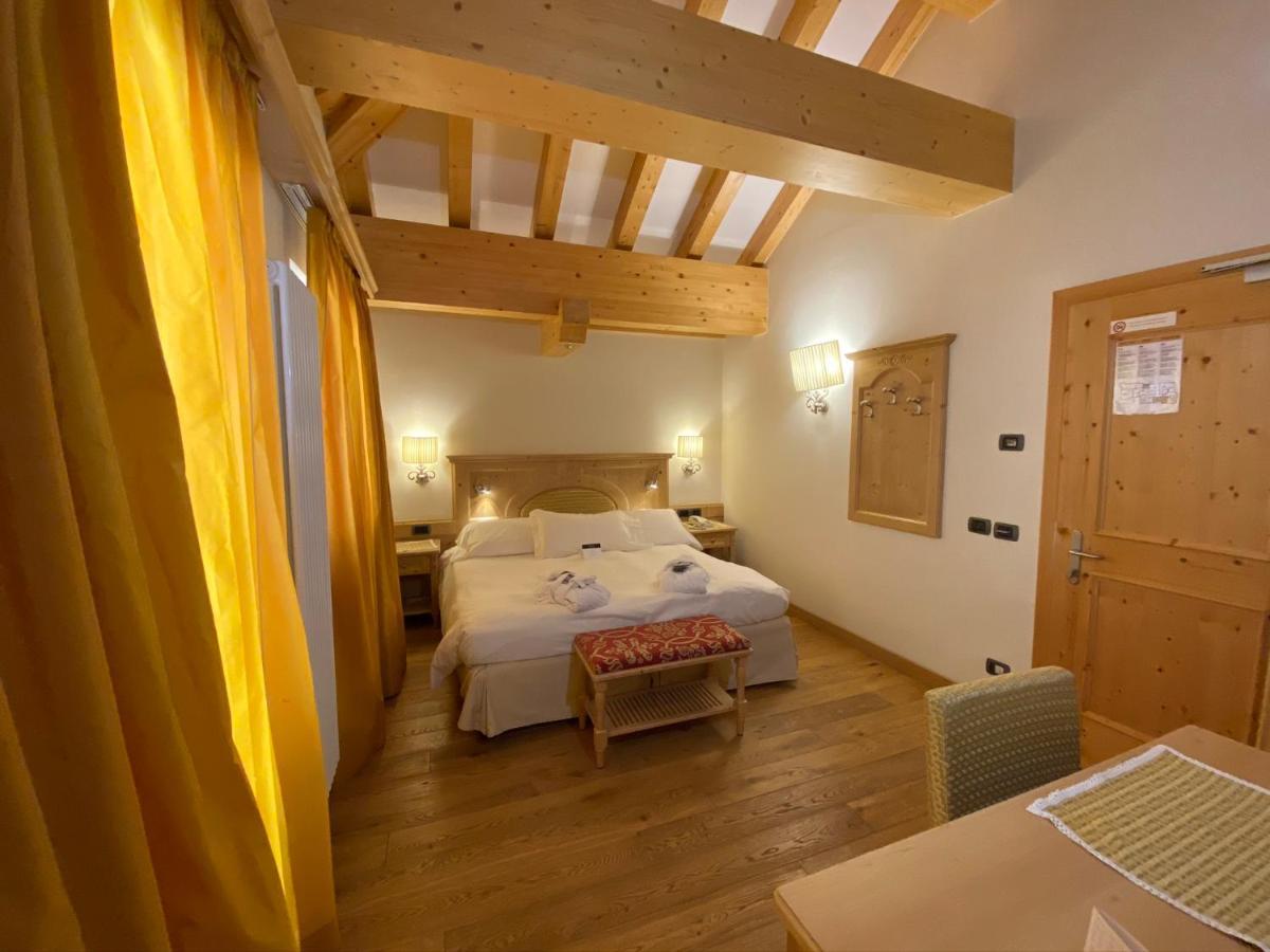 Boutique Hotel Diana มาดอนนาดีกัมปิโญ ภายนอก รูปภาพ