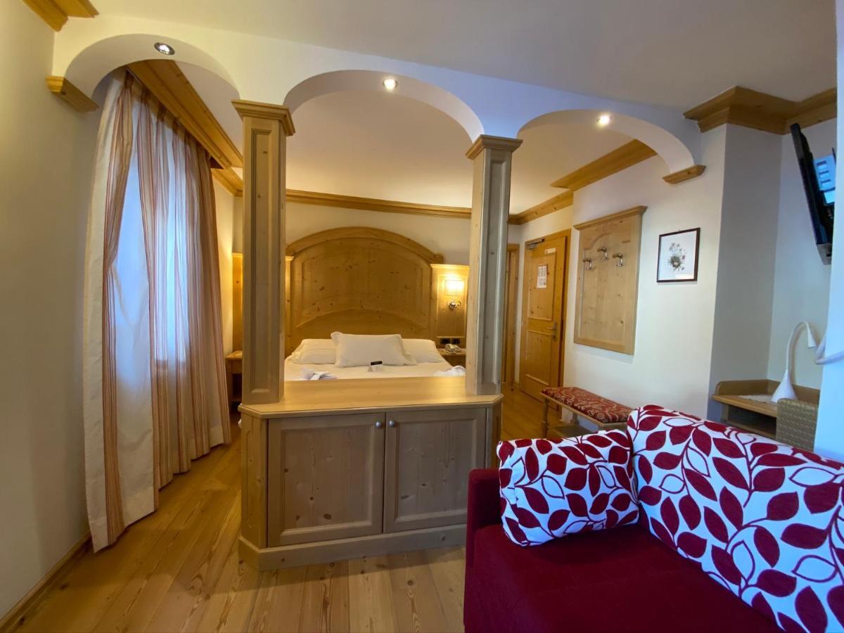 Boutique Hotel Diana มาดอนนาดีกัมปิโญ ภายนอก รูปภาพ